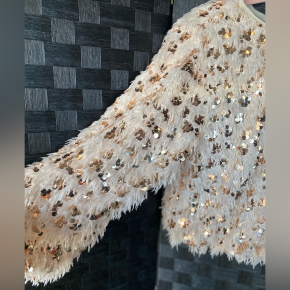 Elle Sequin Woven Top - Picture 9 of 10